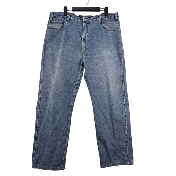 Levis 505 Regular Fit Straight Leg Mens‎ Jeans Size 42x30 Light Wash Denim - Picture 2 of 9
